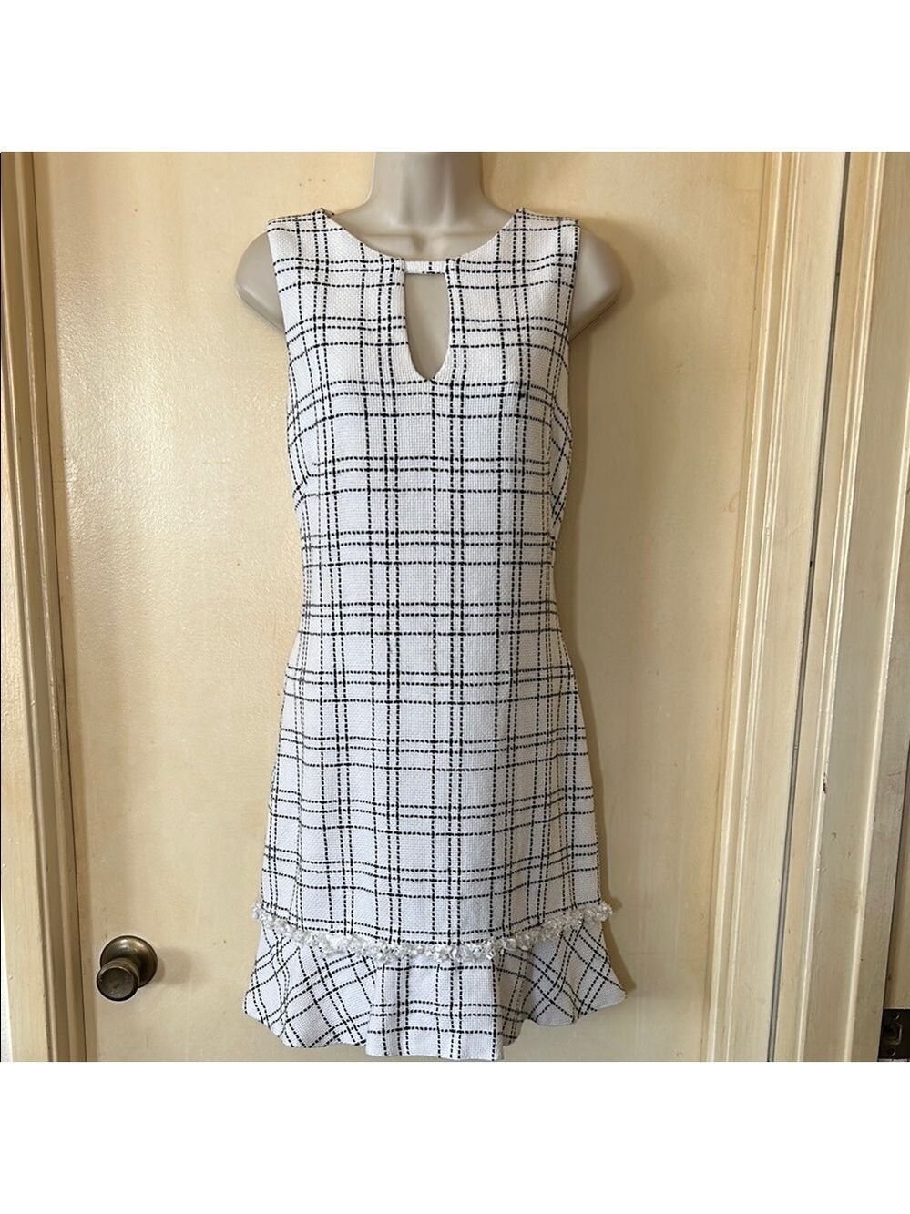 Black and White Sleeveless Sheath Mini Dress